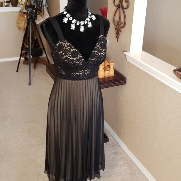 Dress - Picture 1 of 8